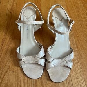 Vintage Roberto Capucci Kitten Heels in Cream Size 7.5